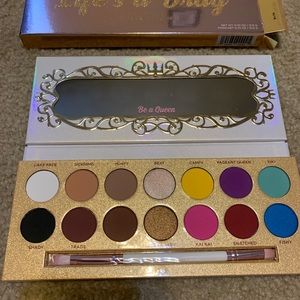 Lunar Beauty (Manny MUA) Life’s a drag palette